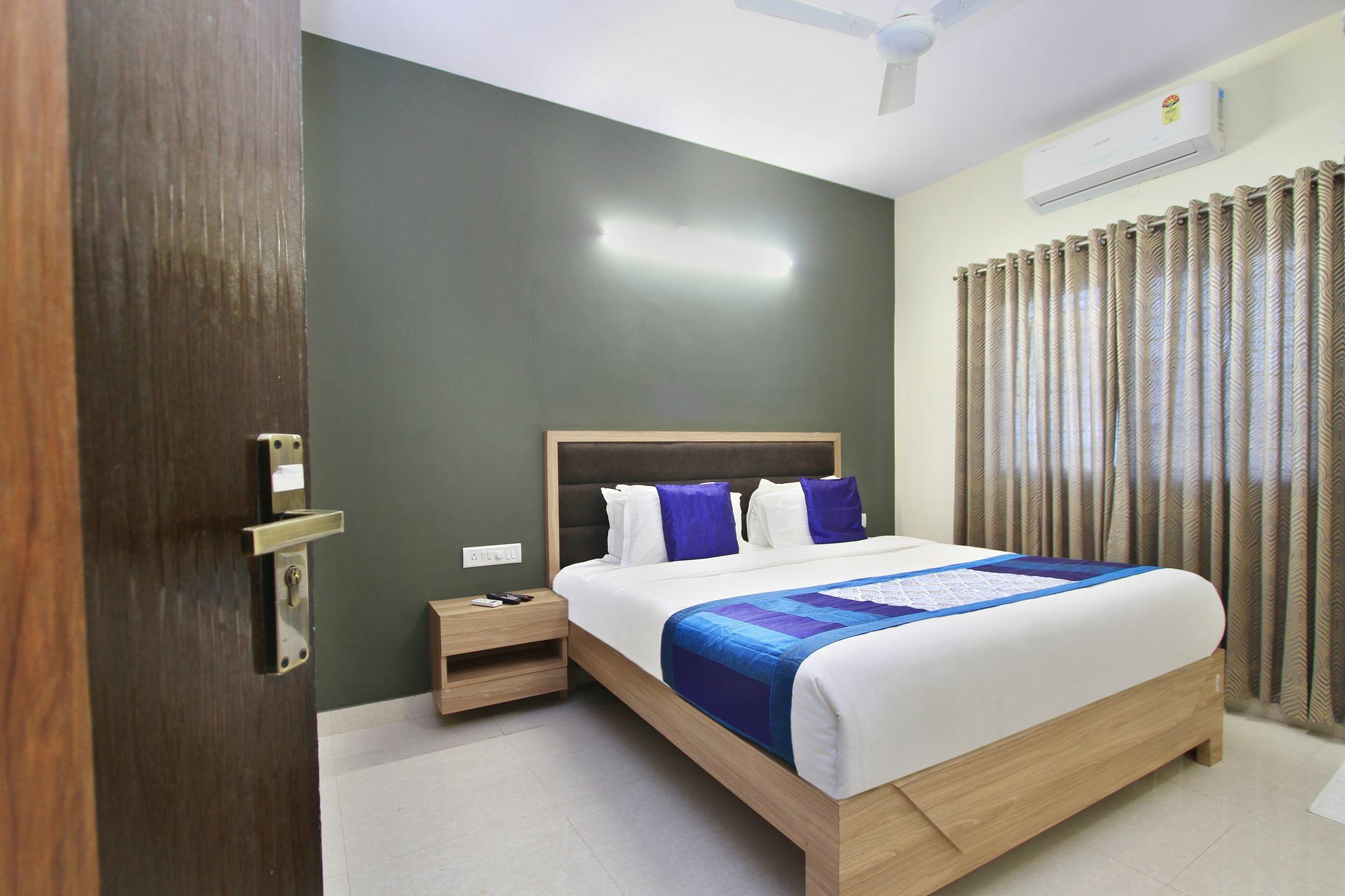 Hotel O Golden Inn Near Cubbon Park Bengalúr Exteriér fotografie